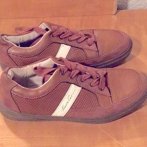 Brown tennis shoes